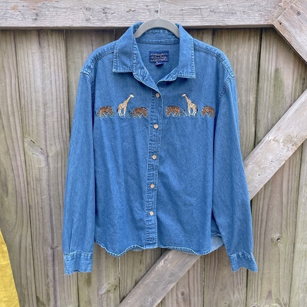 Willow Ridge Vintage Embroidered Safari Animal Giraffe and Tiger Button Down Top
